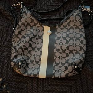 Coach shoulder purse can also be worn as a crossbody